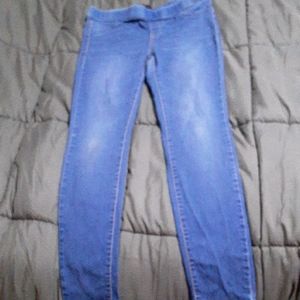 Skinny blue jeans size medium 7to9
